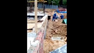 кто поподет по каске монолит строй.