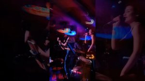 Выступление группы "ЗОДИАК" [снято на iPhone - coupleinvideo.ru]