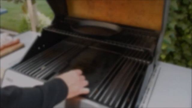 BBQ Хот-дог по немецки на гриле?. Гриль колбаска ,болгарский перчик,сыр чеддер и хрустящая булочка