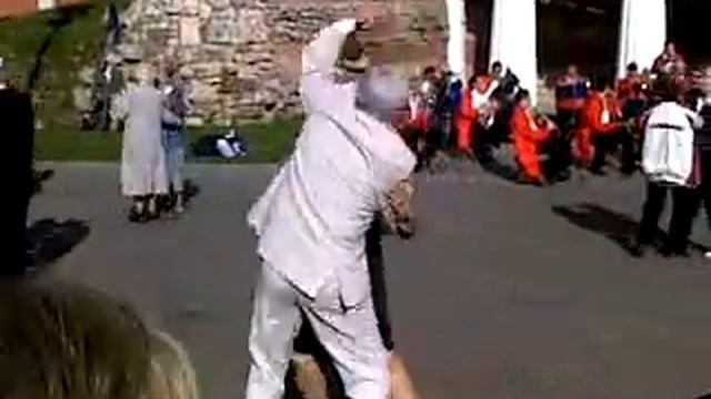 Бабуля отжигает у Кремля смотреть онлайн