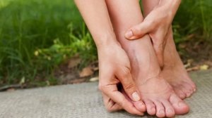 Каждый ДЕНЬ ПОДНИМАЙТЕ НОГИ ВВЕРХ| И ВЫ избавитесь от следующих БОЛЕЗНЕЙ...  #ногивверх