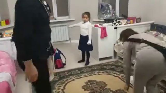 Адина, Медина Ермек, подарок от Деда Мороза на Новый год 2020г. пианино смотреть онлайн