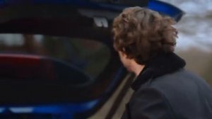 Боран Кузум проверяет сколько сердец поместится в багажник нового автомобиля!