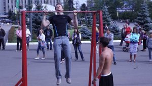 Соревнования по подтягиванию. Подтянулся 26 раз.