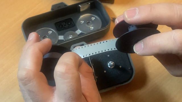 Zeiss Ikon MoviKon 8mm Camera - Overview and Film Loading смотреть онлайн