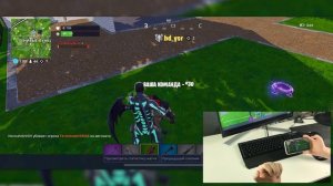 ПРО УЧИТ НУБА ИГРАТЬ В ФОРТНАЙТ НА ТЕЛЕФОНЕ!