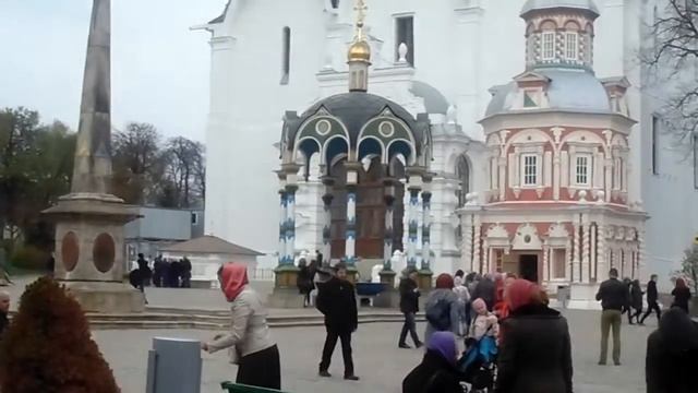 Свято-Троицкая Сергиева Лавра (эпизод перед вечерним богослужением) смотреть онлайн
