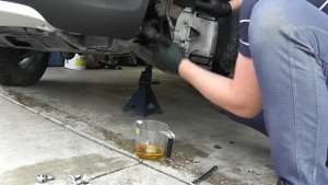 Замена тормозной жидкости на Volvo (Russian)