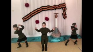 Дети читают стих Взрыв, рассказывающий историю второй обороны Севастополя