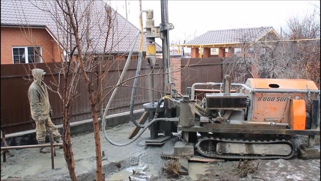 Бурение с продувкой на 50 метров в Екатеринбурге. Буровая установка на гусеничном ходу СБУ УРБ МИНИ смотреть онлайн