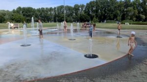 Пешеходный или "сухой" фонтан в Долине Роз