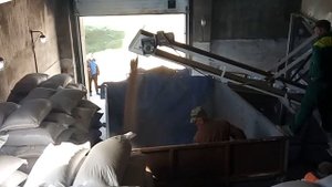 Загрузка пеллет из бункера