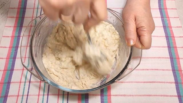 Пирожки из теста на кефире (без дрожжей) с капустой и грибами.