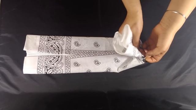 How to Make a Bandana Face Mask | Quick and Easy No Sewing смотреть онлайн