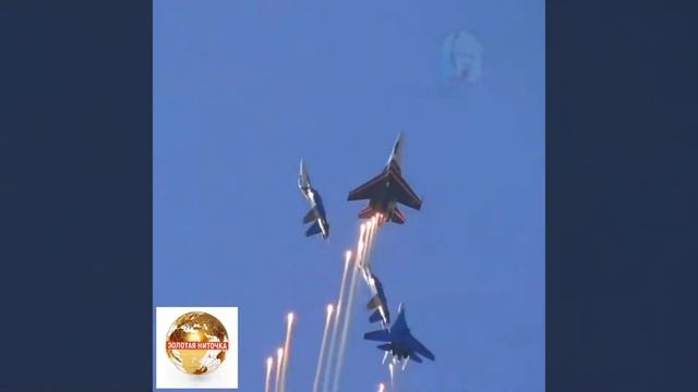 Мастер за штурвалом .Что вытворяют самолёты!! Салюты. Фейерверки и просто красиво летают. смотреть онлайн