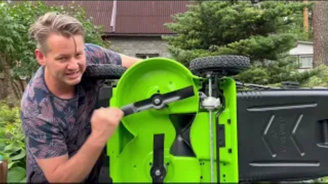 ИЛЬЯ ВАСЕЦКИЙ! ОБЗОР ГАЗОНОКОСИЛКИ GREENWORKS!
