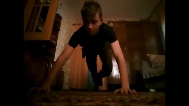 КАК ОТЖИМАТЬСЯ С ХЛОПКОМ ЗА СПИНУ ? смотреть онлайн