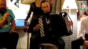 Поёт Сергей Кукушкин, на баяне Илья Гурский - "Батька - Атаман"