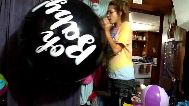 Extremely LOUD BIG BALLOON B2P 36" Qualatex Looner BLOW TO POP While Chewing BUBBLEGUM смотреть онлайн
