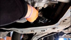 Замена масла и фильтров в двигателе на Nissan Qashqai 2,0 4WD Ниссан Кашкай 2016 года