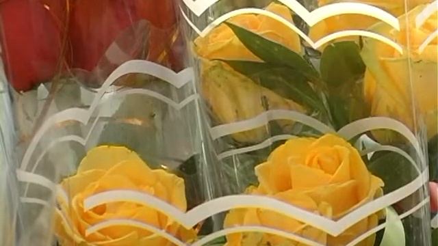 В день знаний родителям школьников пришлось заплатить за букеты несколько больше обычного смотреть онлайн