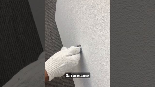 Монтаж акустических баффлов на потолок. Акустические панели в кабинетах РНКБ банка.