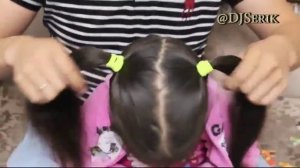 Папа снова собрал дочке волосы!