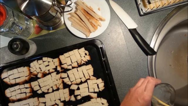 Гренки хрустящие вкусные из белого хлеба.
