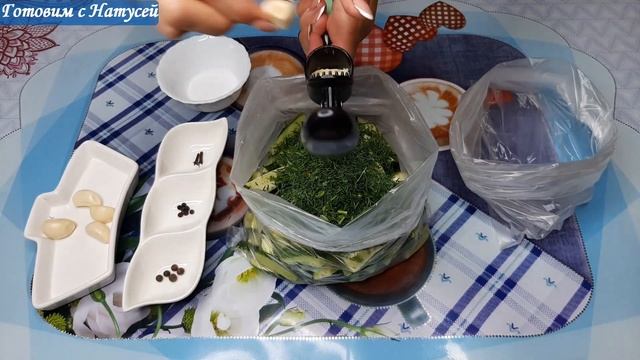 Малосольные огурцы в пакете. С чесноком и укропом! Быстрые малосольные огурцы в пакете за 20 минут!
