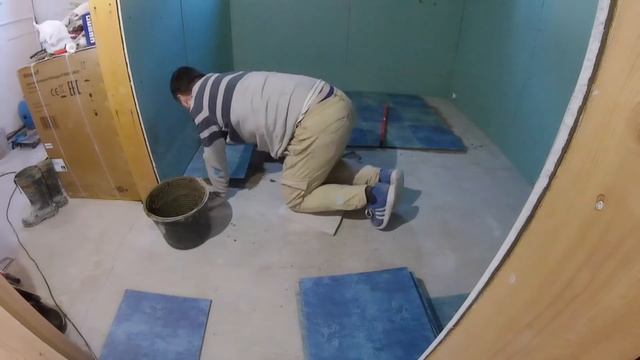 Кладу плитку на пол сам! #874 Стройка дома смотреть онлайн
