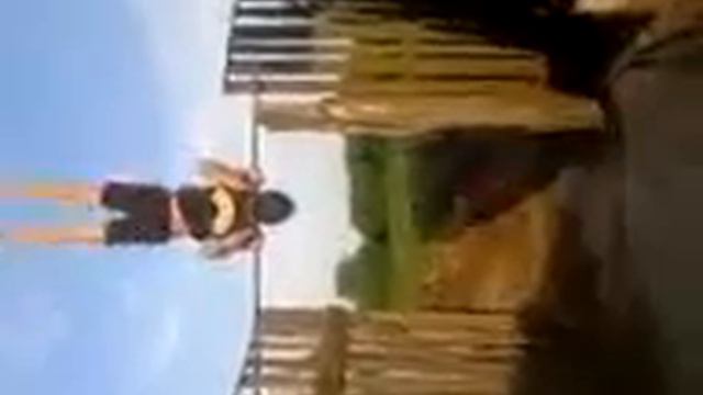 упал с турника головой вниз смотреть онлайн