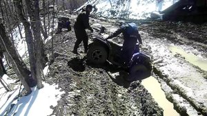 Квадроцикл в грязи