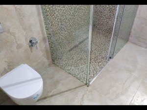 Укладка мозаики в Стеклянной Душевой Кабине  из плитки без поддона