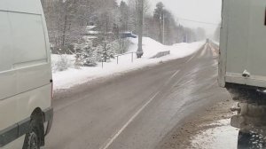 Тешково - Бегуницы, фура перекрыла трассу.