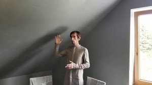 Не красьте потолок на мансарде в серый цвет!