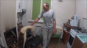 Разбил стекло в камине
