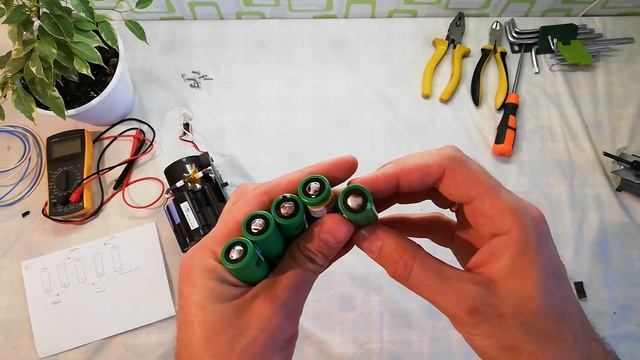 Bosch Athlet 18V пылесос, замена батарей. (Bosch Athlet 18V vacuum cleaner, battery replacement)