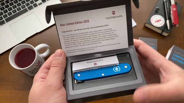 VICTORINOX PIONEER & CADET LE 2020 - aqua blue смотреть онлайн