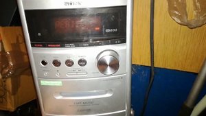 Sony CMT-NEZ50. Dziwna przypadłość tunera ale CD i magnetofon grają