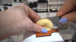 Я В ЗАЛОЖНИКАХ НА МИНИ КУХНЕ! МИНИ ТОРТ ДЛЯ МИНИ КУКЛЫ/МИНИАТЮРНАЯ ЕДА/МИНИ ГОТОВКА/