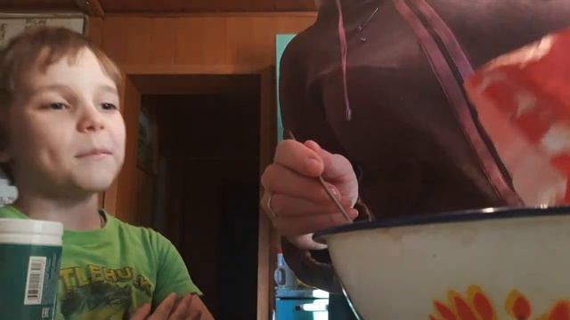 Делаем цветные блинчики смотреть онлайн