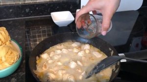 Лапша в сливочном соусе с курицей