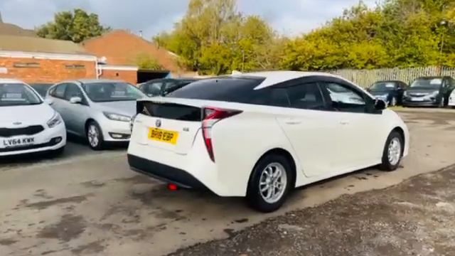 Toyota Prius 1.8 VVTi Excel Euro 6 (S/S) CVT 5Dr смотреть онлайн