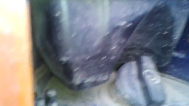 Воняет бензином из под люка смотреть онлайн