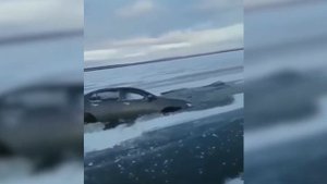 Утопил машину в реке Лене