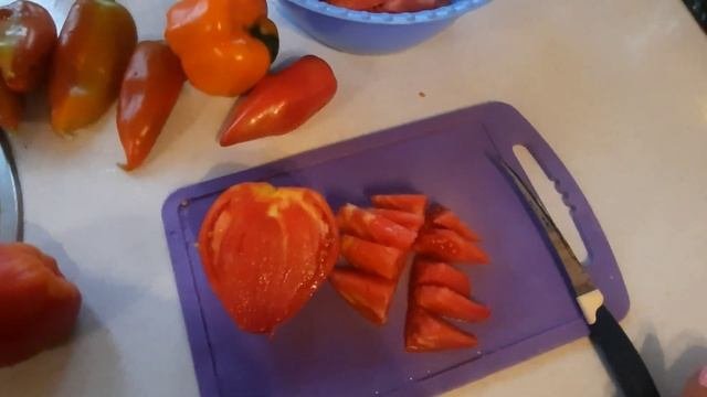 Резко похолодало. Готовлю лечо по старинному рецепту, без растительного масла