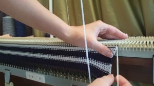 Вяжем полоски на машине без обрыва нити и лишних кончиков!