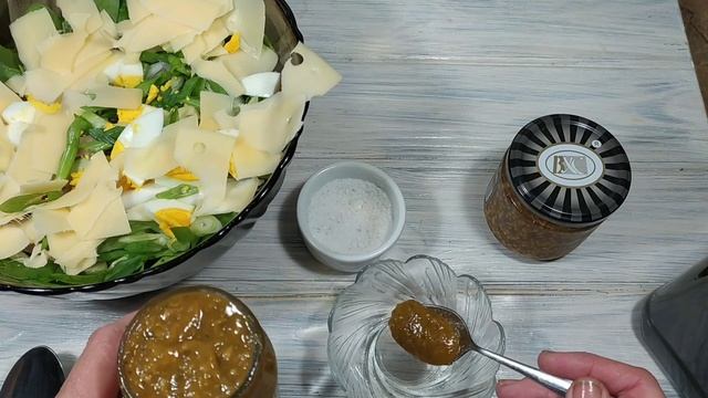 От такого салата с СЁЛЕДКОЙ и ШПИНАТОМ без майонеза с очень вкусной заправкой никто не откажется!!!