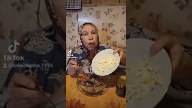 салат из морской капусты с сельдью