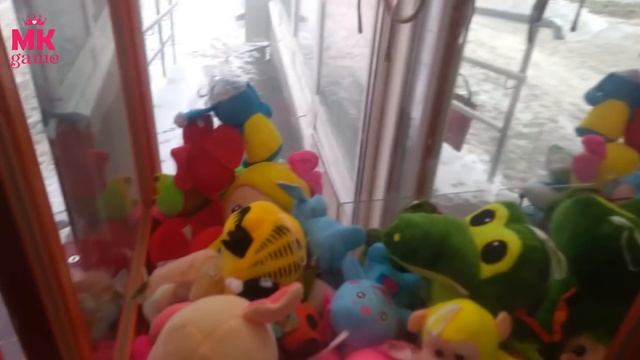 Достаем игрушки из автомата на 100 рублей, пока Крис на занятиях?/ Play in machine gun with toys смотреть онлайн